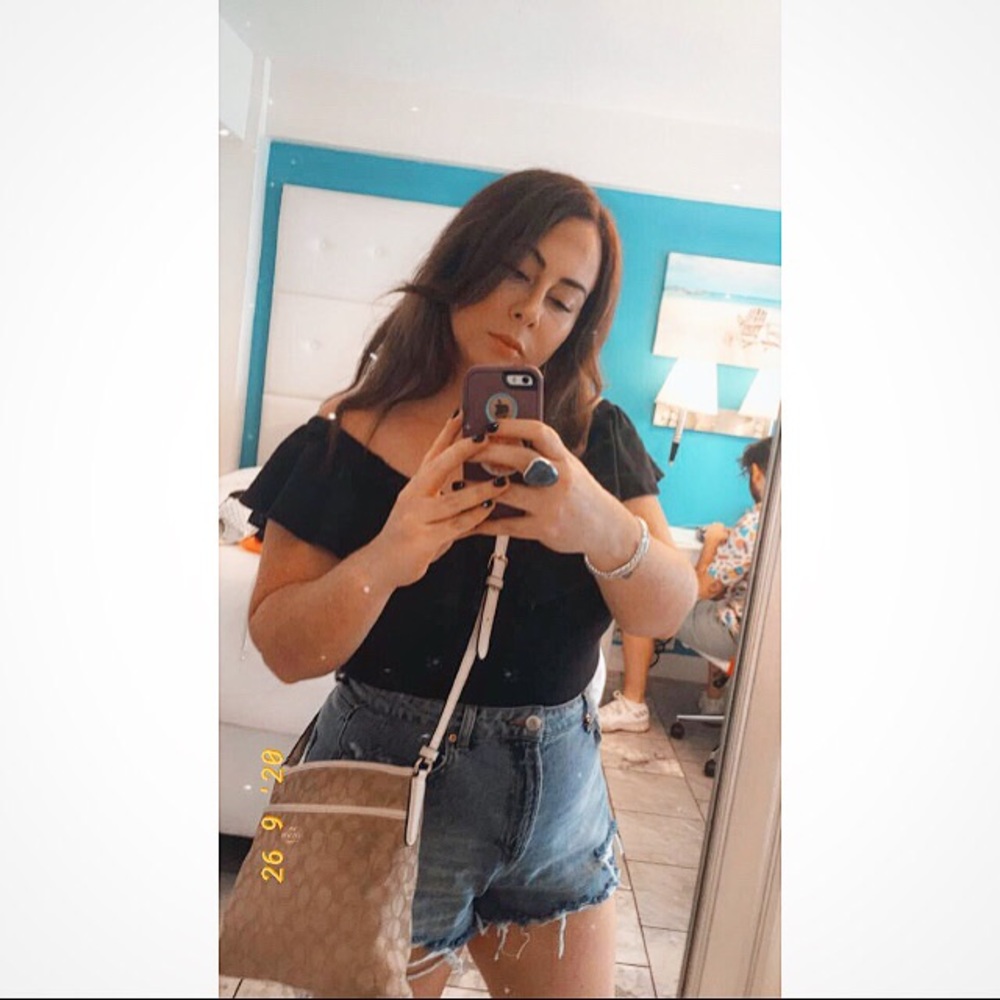 Meet your Posher, Elaina
